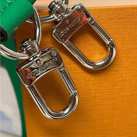 Louis Vuitton Authentic Alpha Wearable Wallet Bag in
Taigarama (Unisex) - Picture 13 of 16